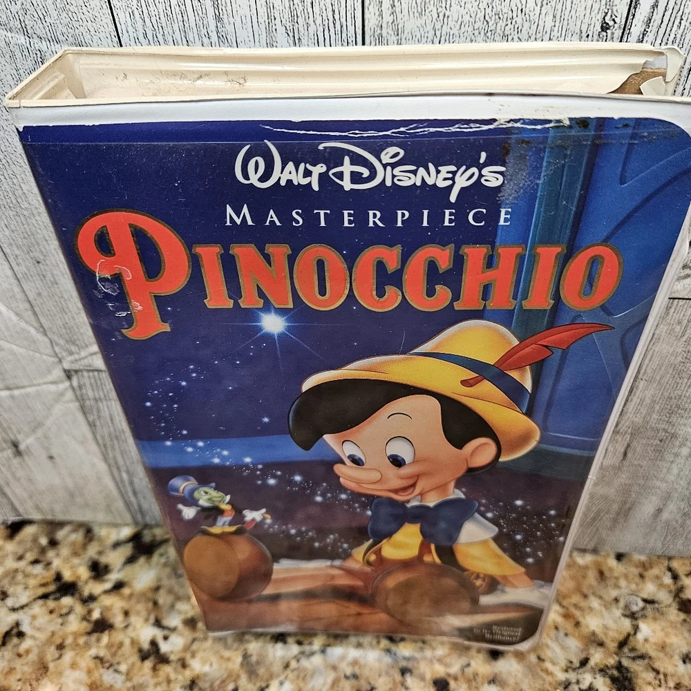 Disney Pinocchio Clamshell VHS Movie 1993 Walt Disney's Masterpiece Restored